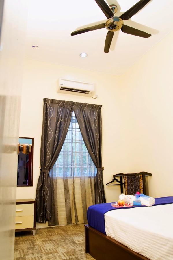 Homestay Hj Esmon Parit Raja Uthm Batu Pahat Eksteriør bilde