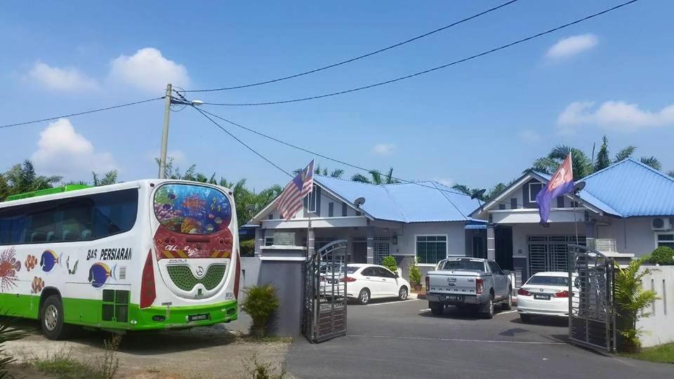 Homestay Hj Esmon Parit Raja Uthm Batu Pahat Eksteriør bilde