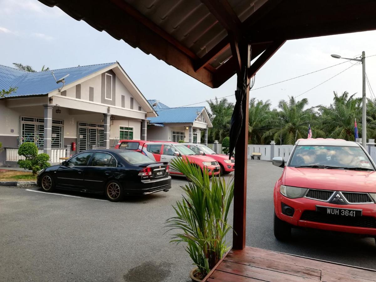 Homestay Hj Esmon Parit Raja Uthm Batu Pahat Eksteriør bilde