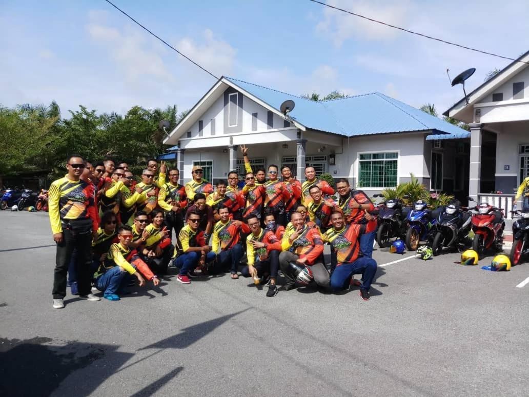 Homestay Hj Esmon Parit Raja Uthm Batu Pahat Eksteriør bilde