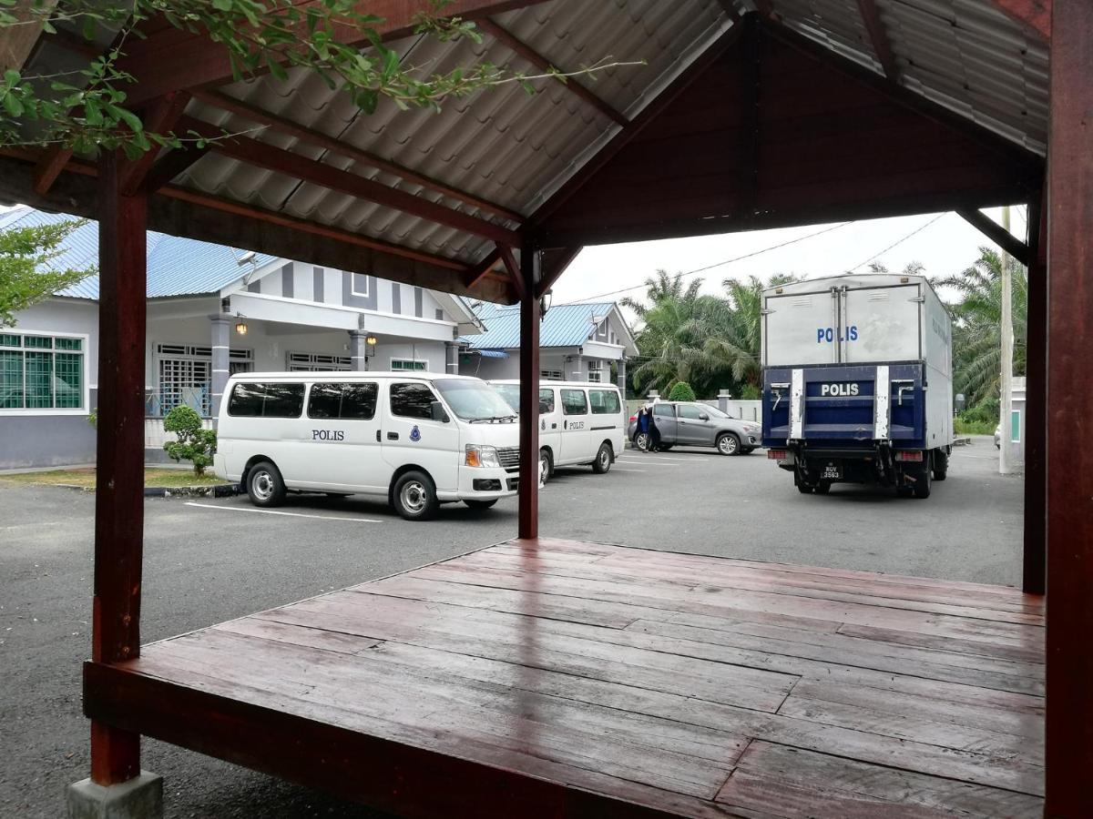 Homestay Hj Esmon Parit Raja Uthm Batu Pahat Eksteriør bilde