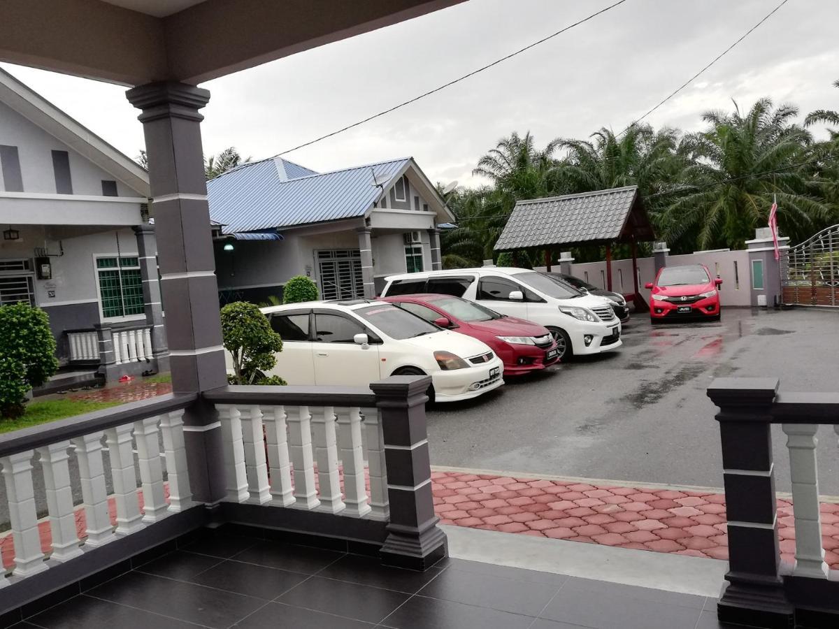 Homestay Hj Esmon Parit Raja Uthm Batu Pahat Eksteriør bilde