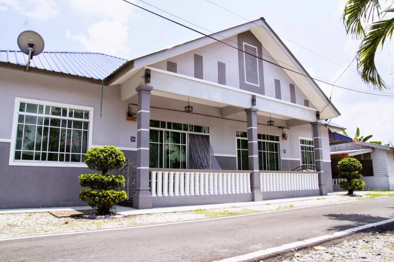 Homestay Hj Esmon Parit Raja Uthm Batu Pahat Eksteriør bilde