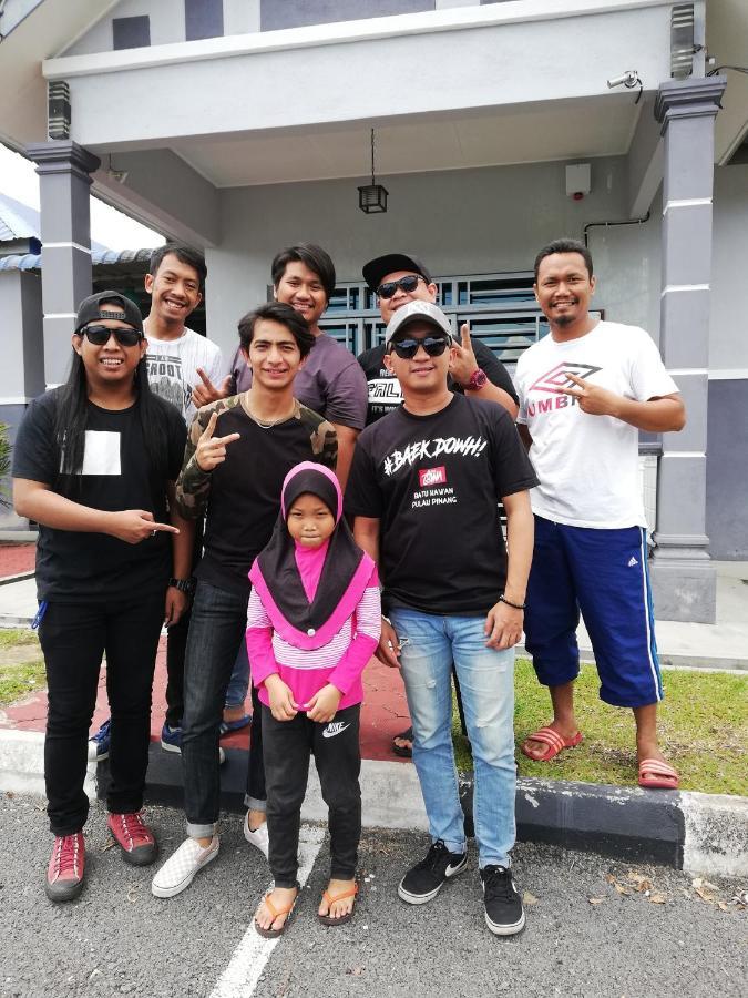 Homestay Hj Esmon Parit Raja Uthm Batu Pahat Eksteriør bilde