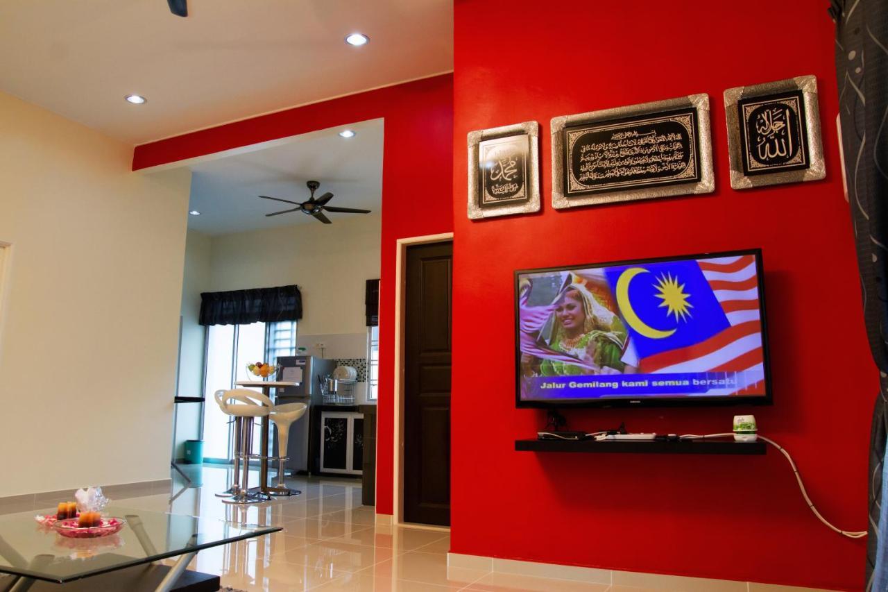 Homestay Hj Esmon Parit Raja Uthm Batu Pahat Eksteriør bilde